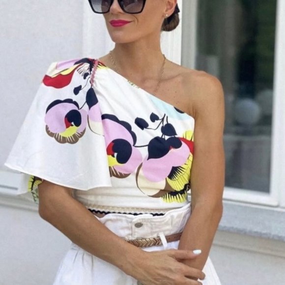 Zara Tops - NWT Zara Asymmetric Floral Cotton Top size M